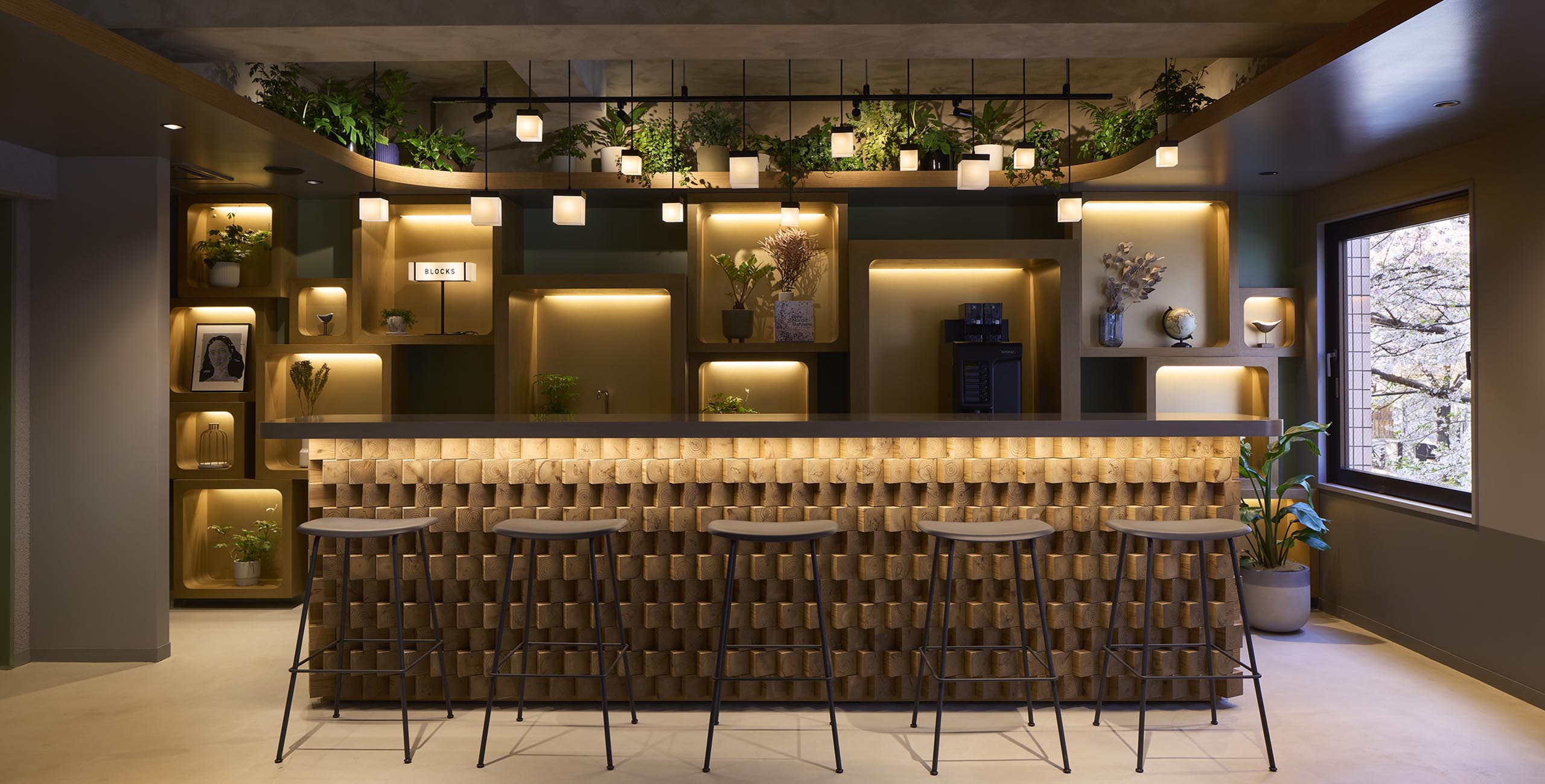 GREEN LOUNGE