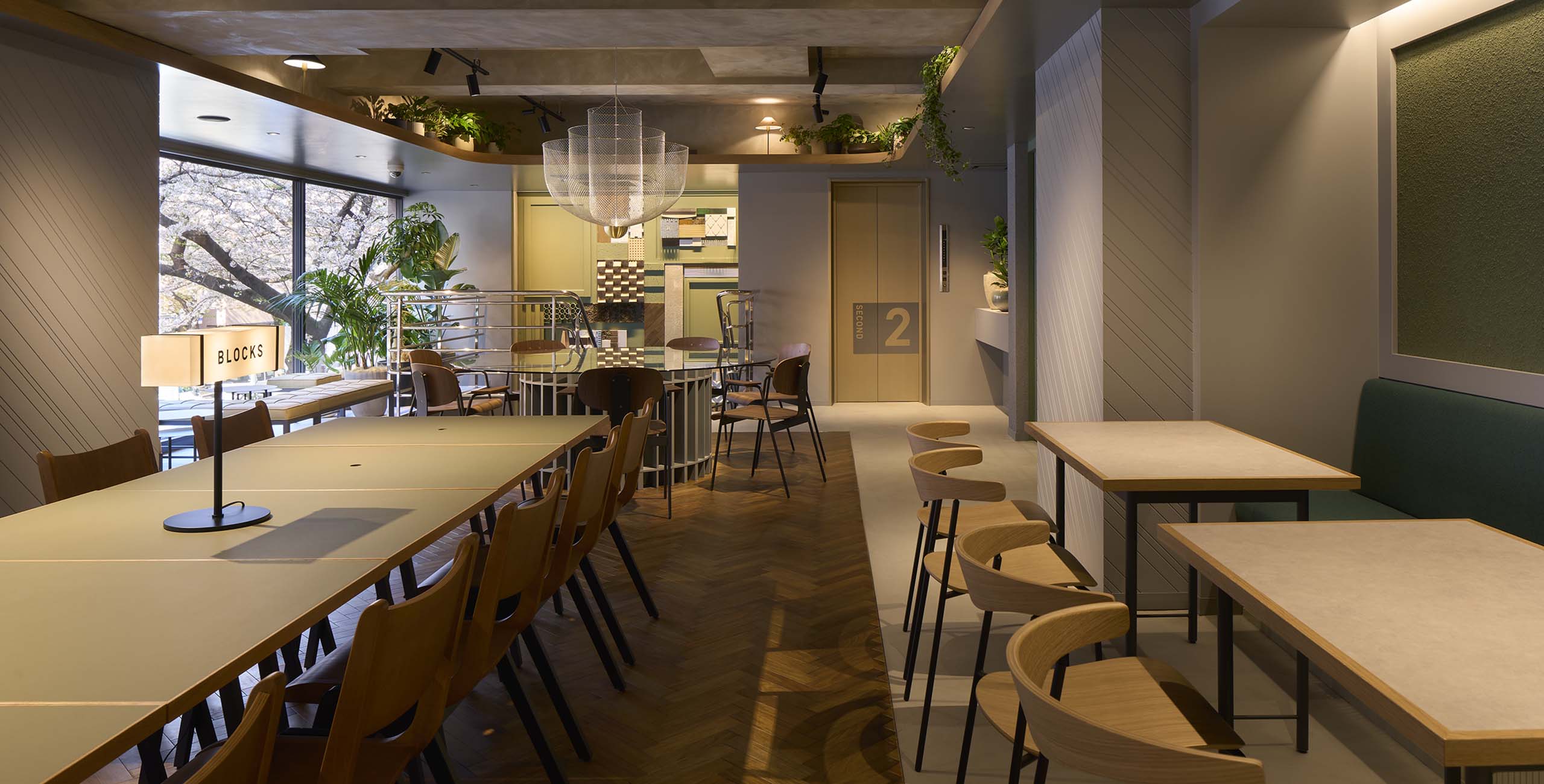 GREEN LOUNGE