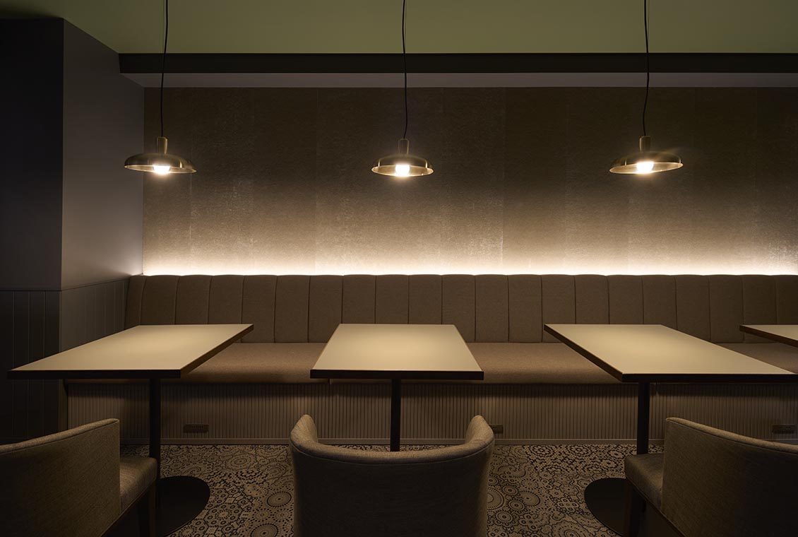 WOOD LOUNGE
