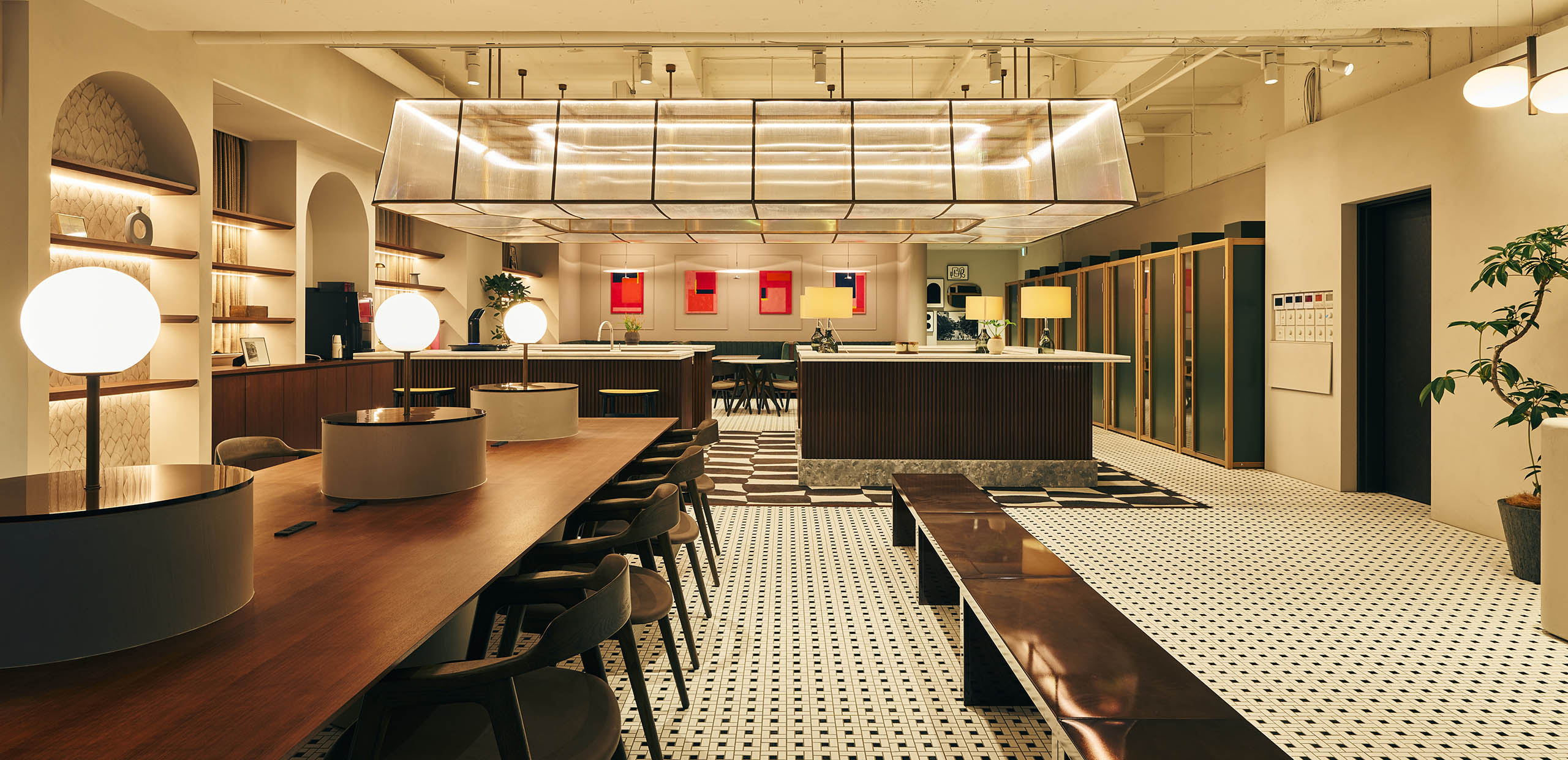 日本大通り駅から​徒歩3分、​渋谷まで​直通39分